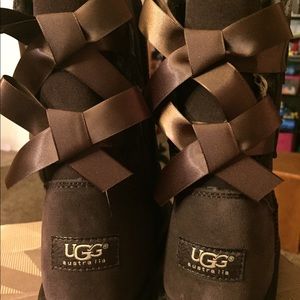 UGG Bailey Bow, Chocolate Brown, Size 8.